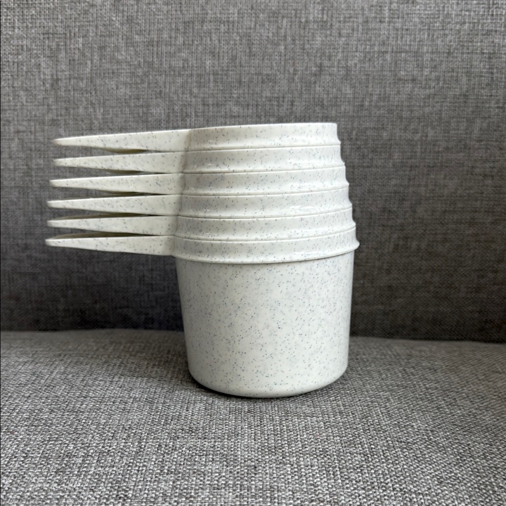 Tupperware White Measuring Cups Set - Picture 2 of 3